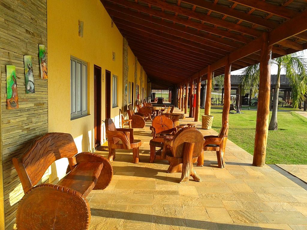 Pousada Haras Santa Rita Poconé Exterior foto